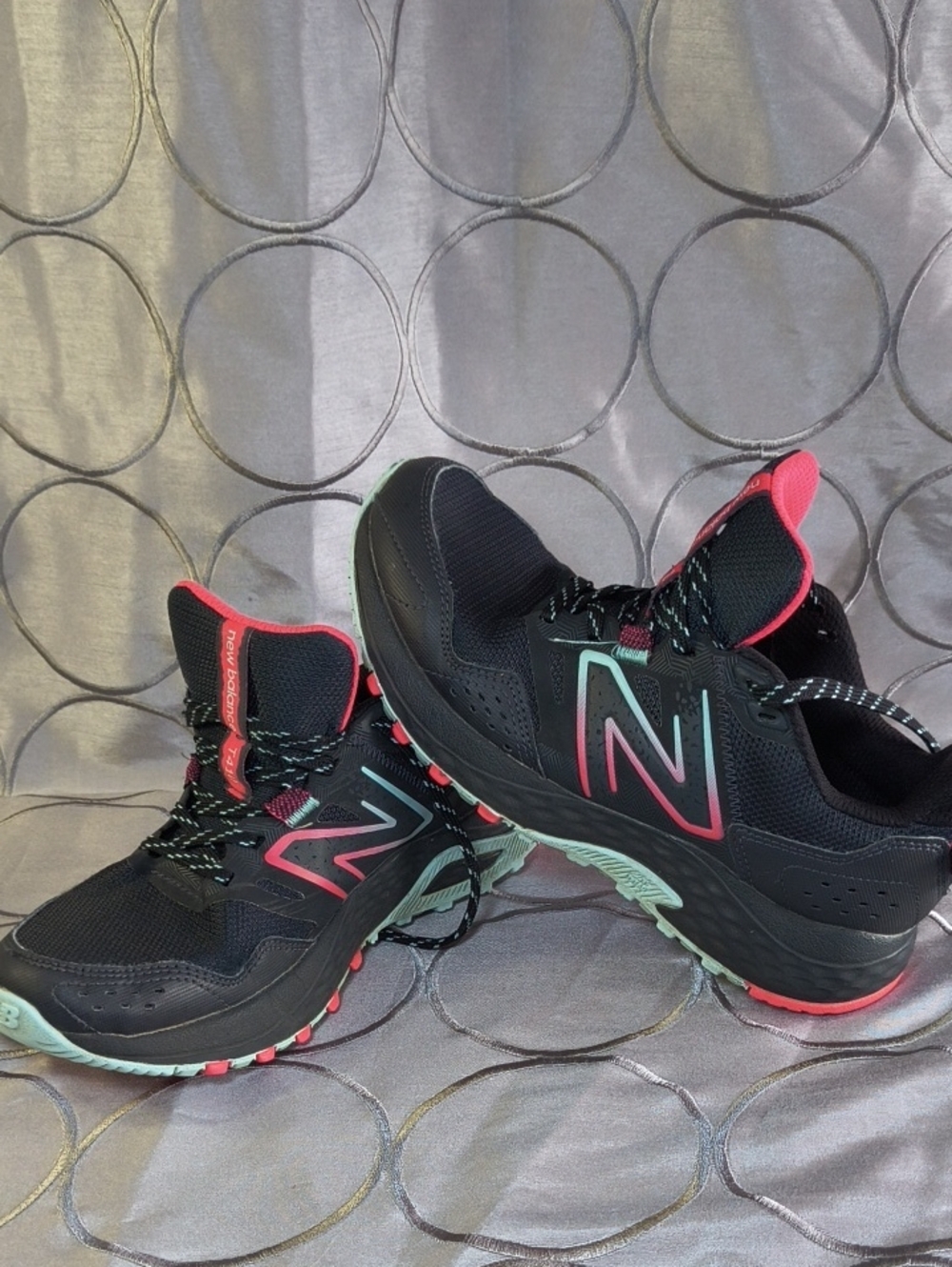 New Balance 410 V8 trail running shoes Rugged Lugged Outsoles Size 6.5